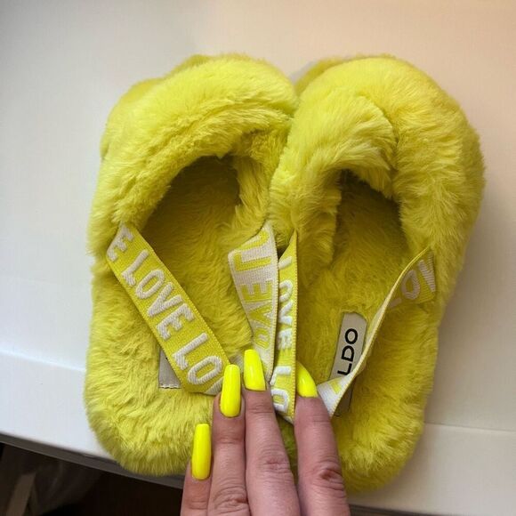 ALDO neon yellow slippers furry slides size M - Picture 2 of 5